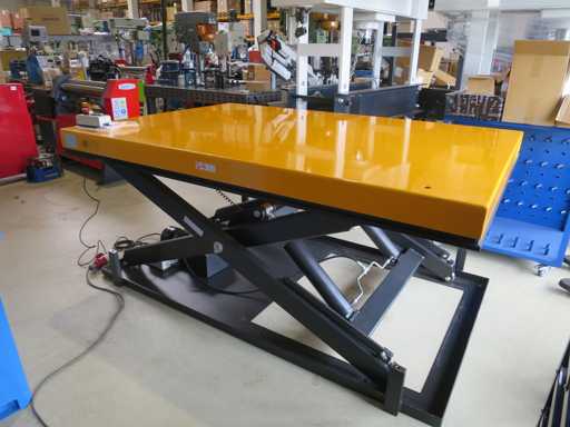 UWM 3000 BIG lift table