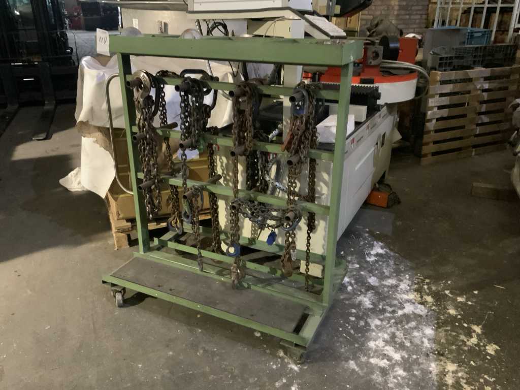 Mobile rack with lifting chains