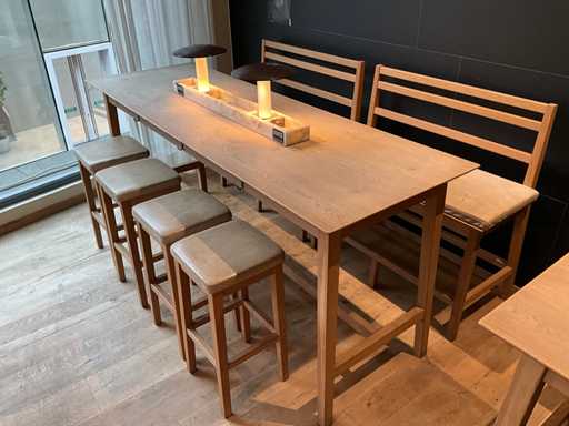 Hutten - Bartafel met 2 banken en 4 barkrukken