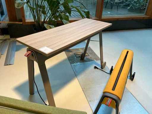 Striking Fetch Worstation with Tabletop