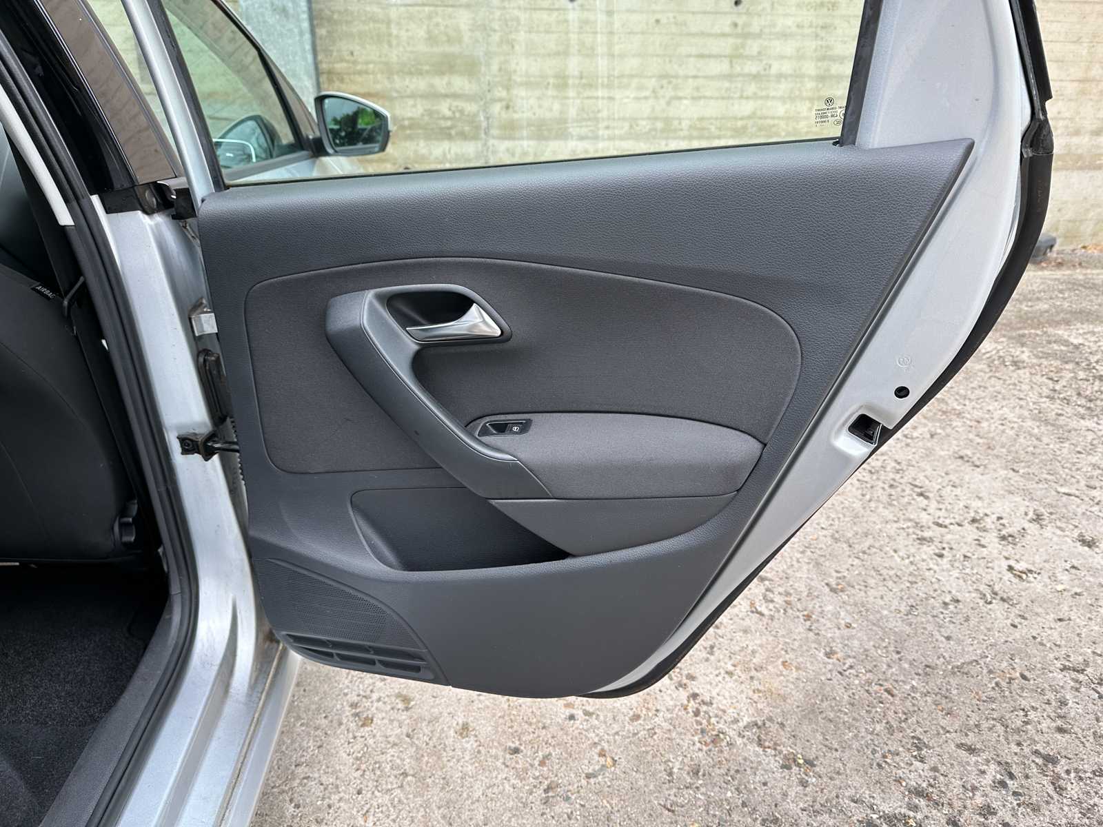 Volkswagen Polo 1.4-16V Comfortline 86pk 2011 (Origineel-NL), 96-RFG-3