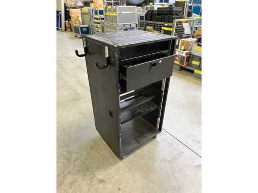 Armadietto rack in legno da 19". Varie parti incorporate