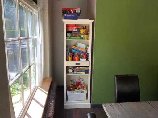 Restaurantschrank mit Set alter niederländischer Spiele