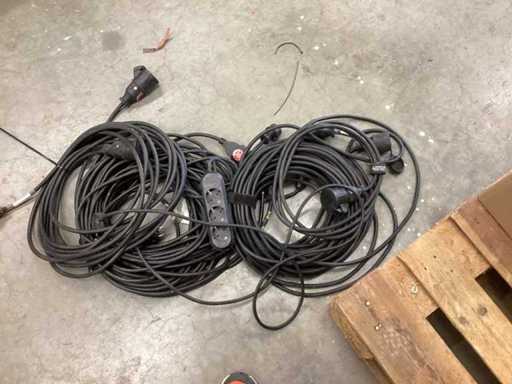 Cable de extensión de goma de alta calidad con toma única o múltiple, aproximadamente una pieza. 22-25 metros de largo, simple;  4 piezas de unos 10 metros de largo, 1 pieza de 4 m de 3 pliegues, 1 pieza de unos 3 m