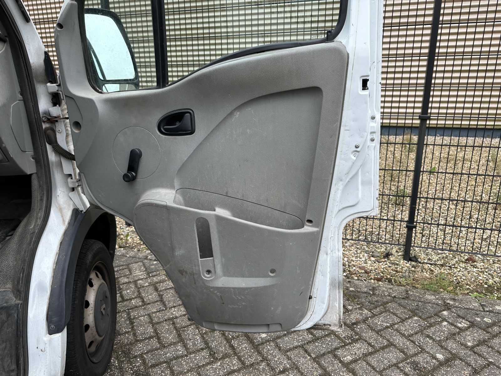 Renault Master T28 2.5dCi 114hp 2006, 23-BZ-XL Youngtimer