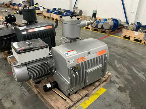 Busch R5 RA 0400 Vacuum Pump