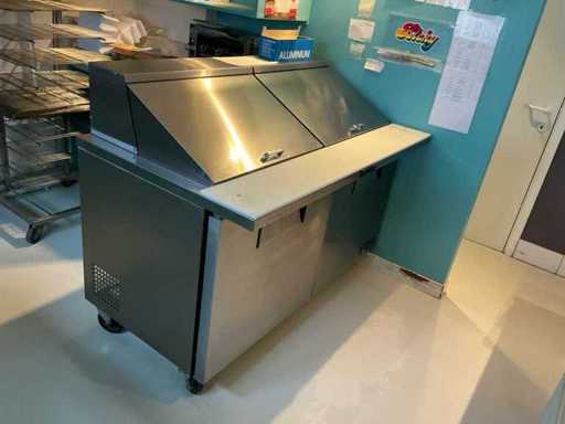 True Salad Bar model TSSU 60. 24M B ST Saladette