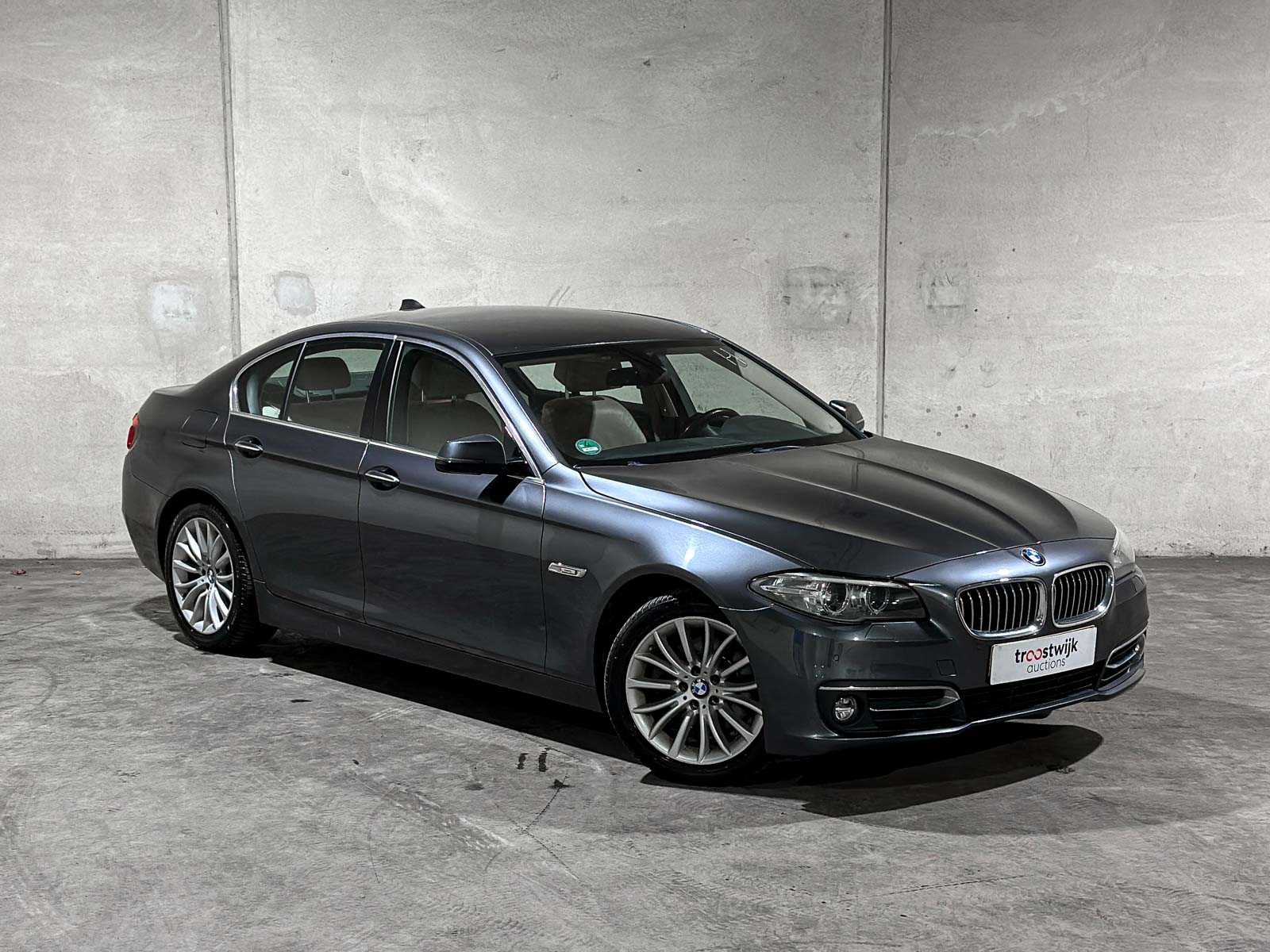 BMW 520i Luxury Edition 5-serie 181pk 2017 (Origineel-NL), NP-432-L