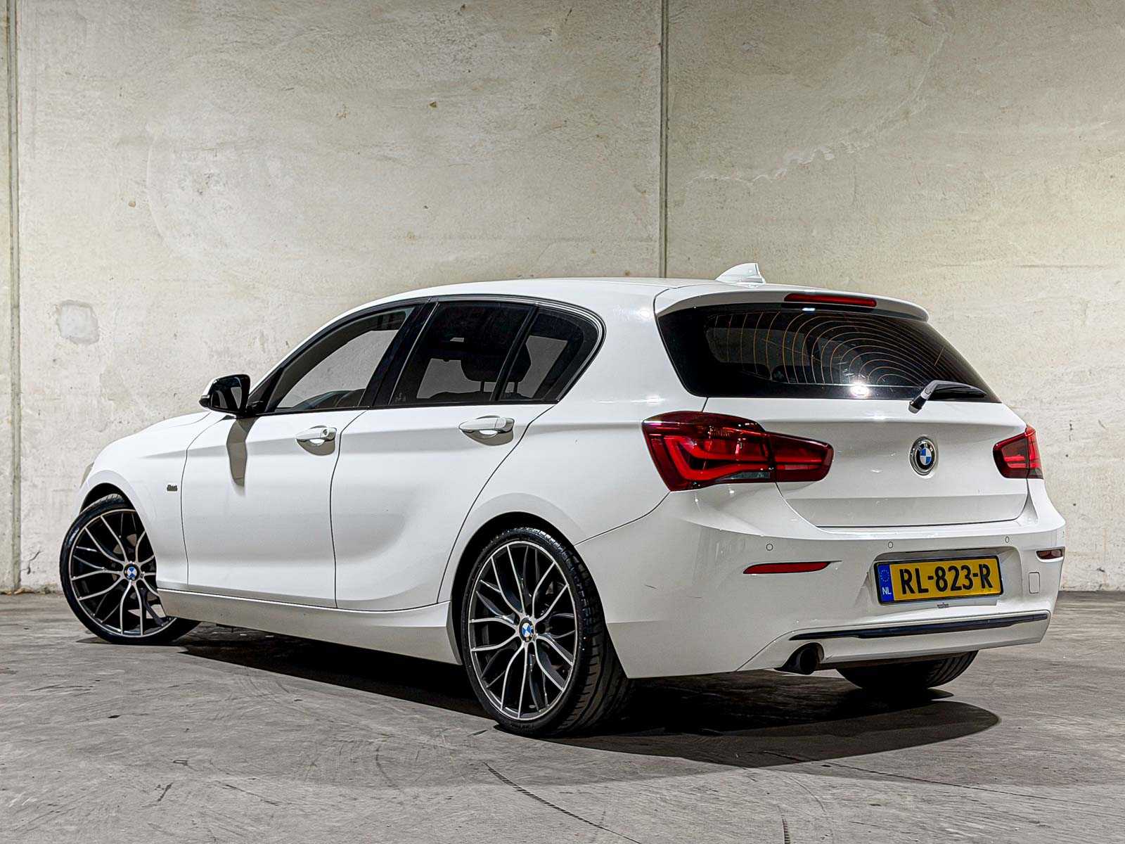 BMW 116i Edition Sport Line Shadow Executive 109pk 2018 (Origineel-NL) 1-serie, RL-823-R