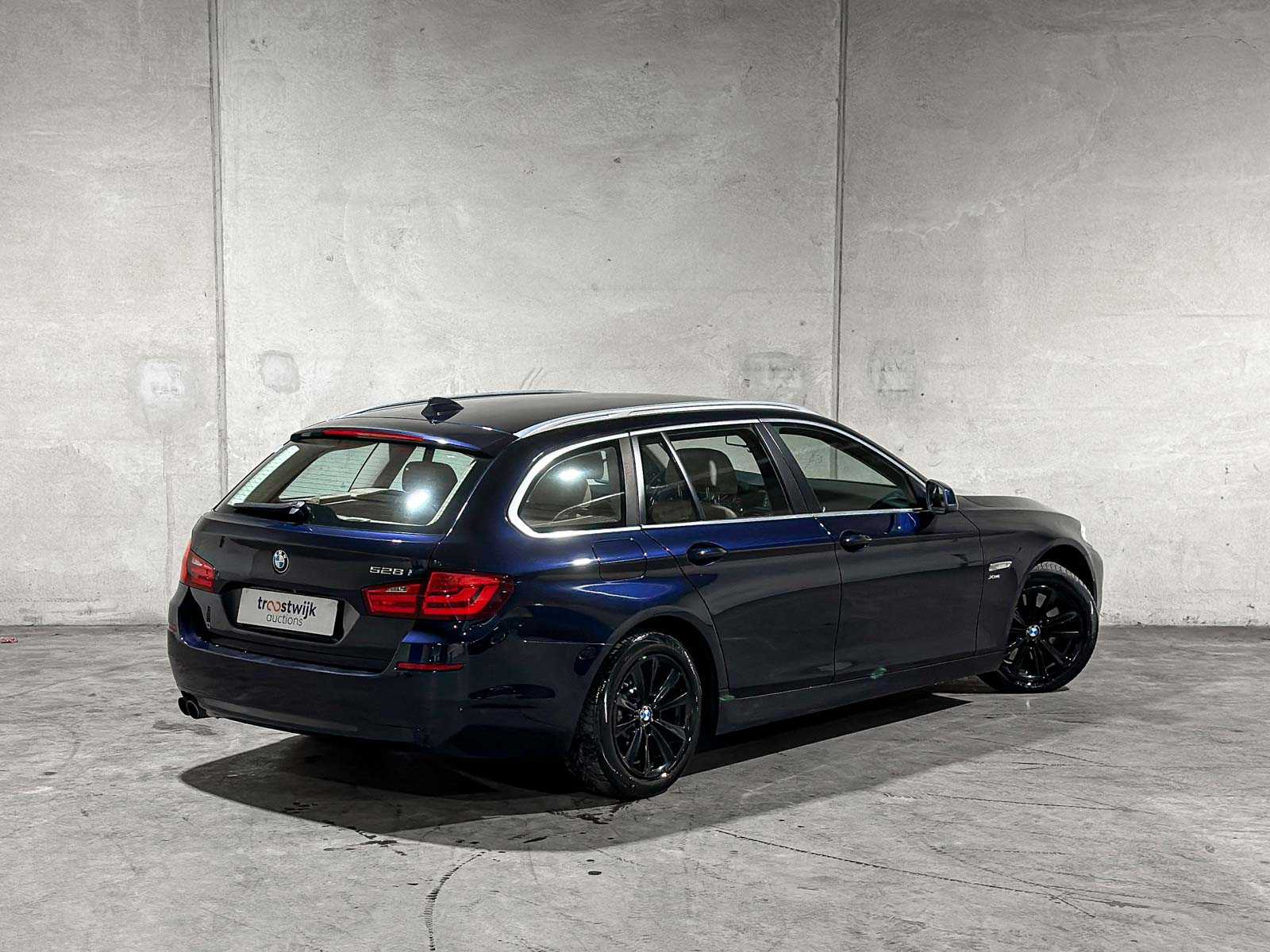 BMW 528xi Touring High Executive 245pk (Origineel-NL) 2012 5-serie, 89-TXH-2