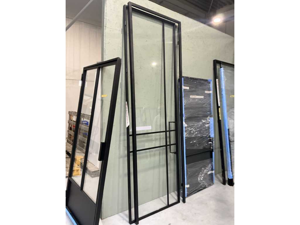 Steel door 970 x 2887 mm.