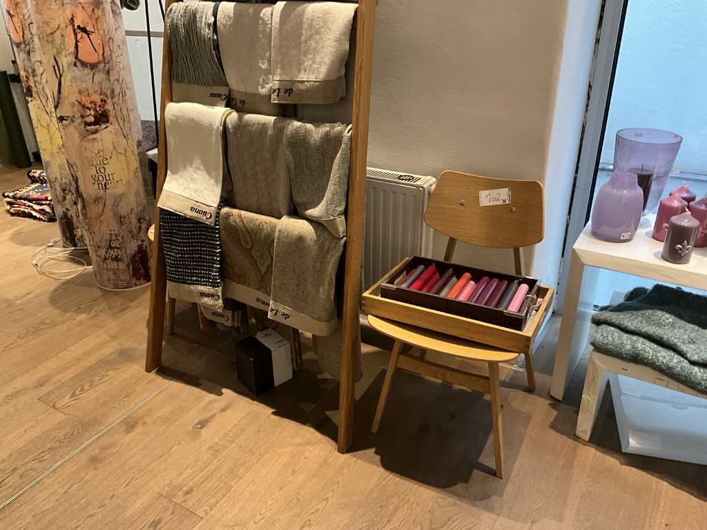 Garderobenständer + Sessel und Beistelltisch