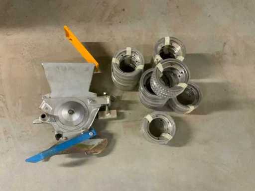 Cutting mill including various cutting teeth