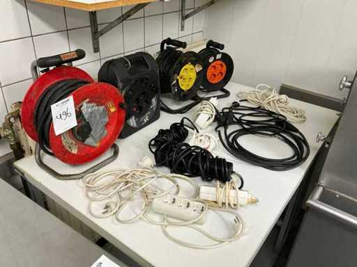 Verlängerungskabelspulen, elektrische Kabel und Kabel (4x)