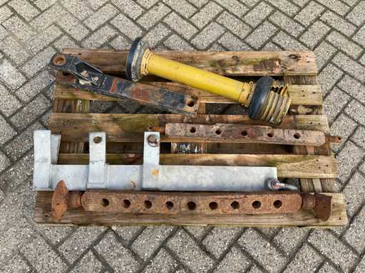 Batch of tractor accessories