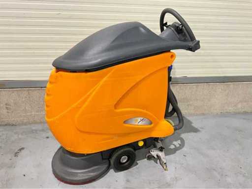 Brosseur automoteur Taski Swingo 755B