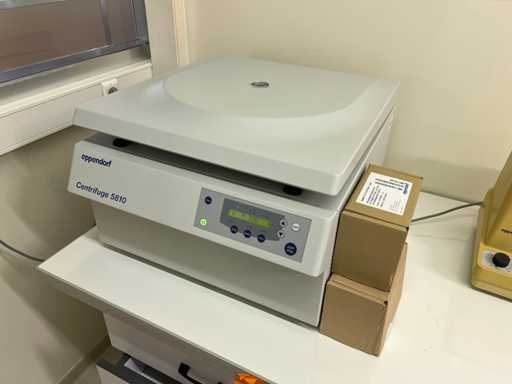 Eppendorf - 5810 - Centrifuge