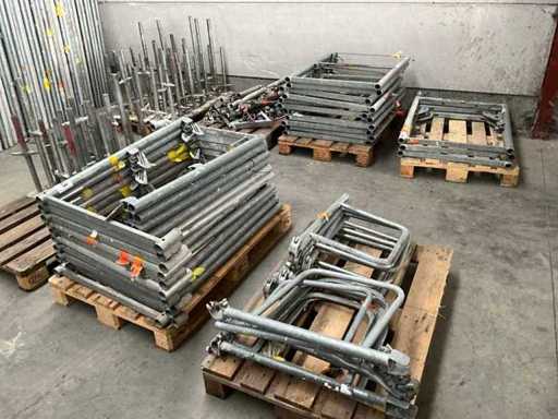 Various Scaffolding parts (120x)
