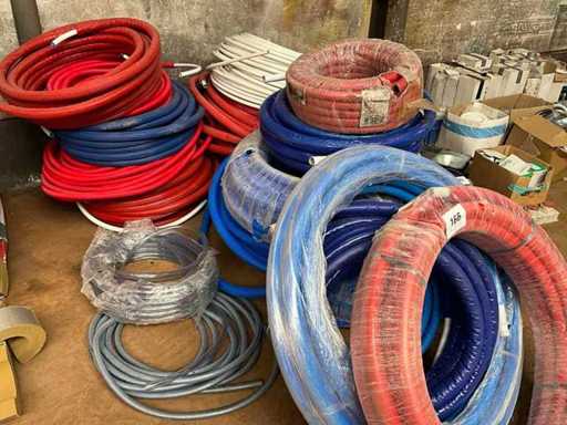 Série de différents tubes flexibles