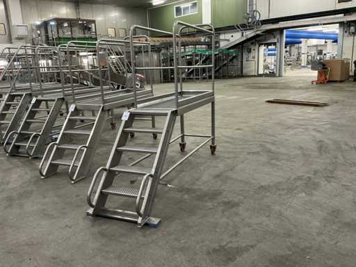 Stainless steel landing staircase