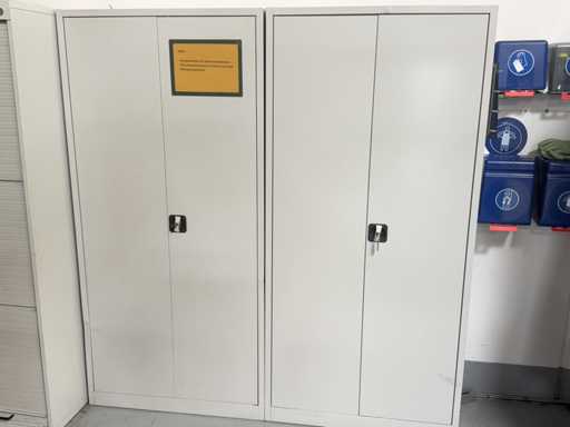   2 armoires d’atelier sans contenu