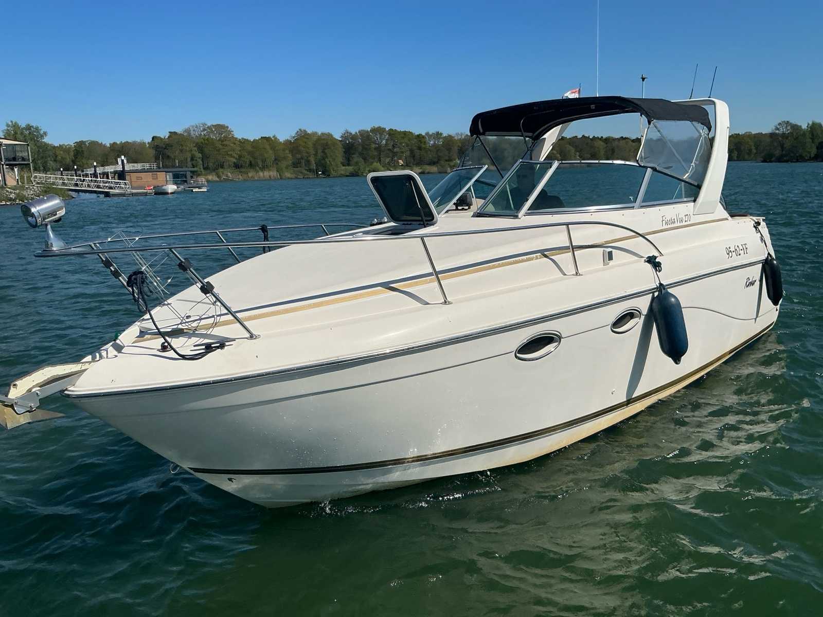 Rinker 270 Fiesta VEE