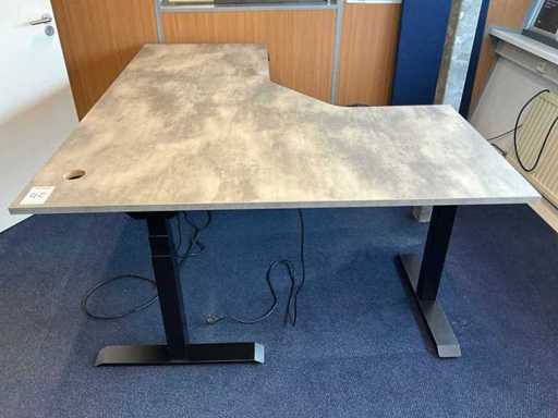 Elektrisch verstelbaar hoekbureau