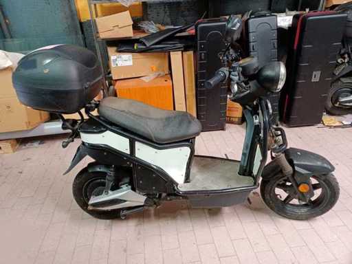 Hongji - Electric Scooter