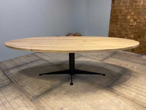Eiken ovale eettafel 260 cm.
