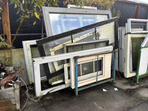 Un lot de rame de ferestre