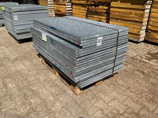 Stalowa podłoga z listwami 1400x880x30mm (21x)