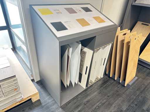 Houten winkeldisplay (2x)