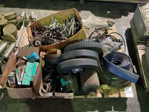 Charge von Landmaschinenteilen