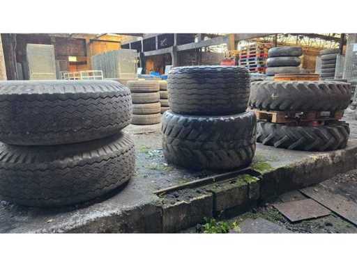 Tractor tyres with and without rims (6x)