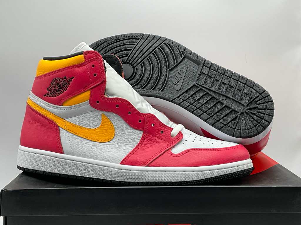 Nike Jordan 1 Retro High OG Light Fusion Rouge Baskets 47