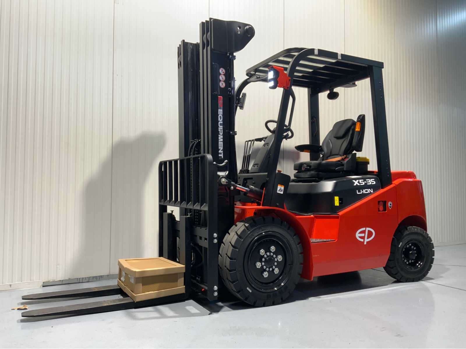 EP 3500KG Lifting Capacity- 4.8 meter Plywood, Free-Lift, Side-Shift Forklift
