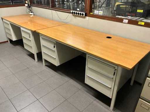 Bureau (2x)