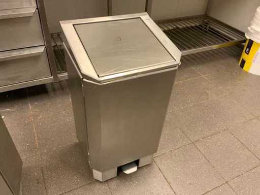 Bidone della spazzatura in acciaio inox Josto