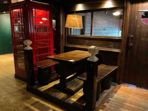 Masă de restaurant din lemn cu 2 bănci