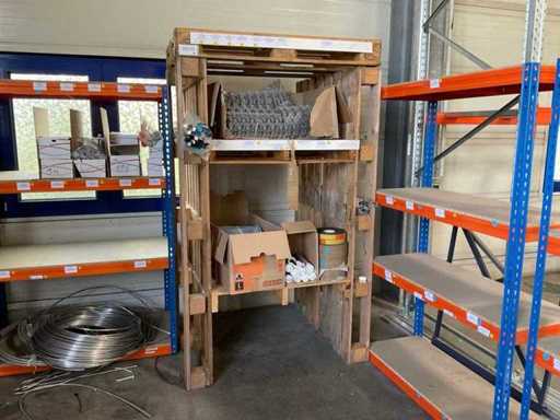 Palettes européennes auto-fabriquées Rack de rangement, y compris le contenu