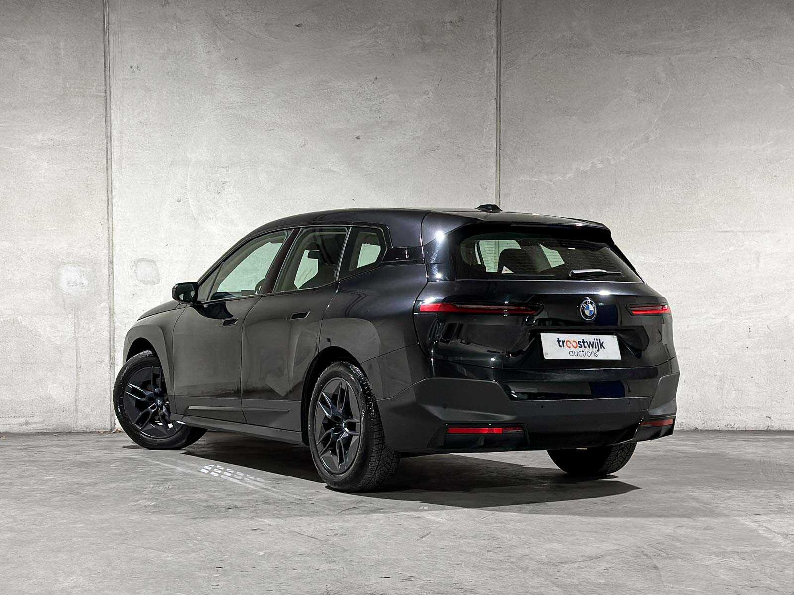 BMW iX xDrive40 Executive 77 kWh 326pk 2023 (Origineel-NL), T-756-HD
