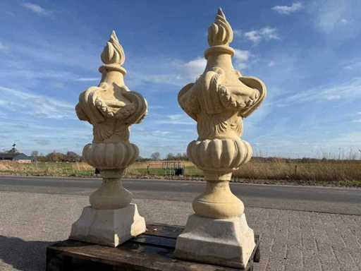 Klassische Skulptur (2x)