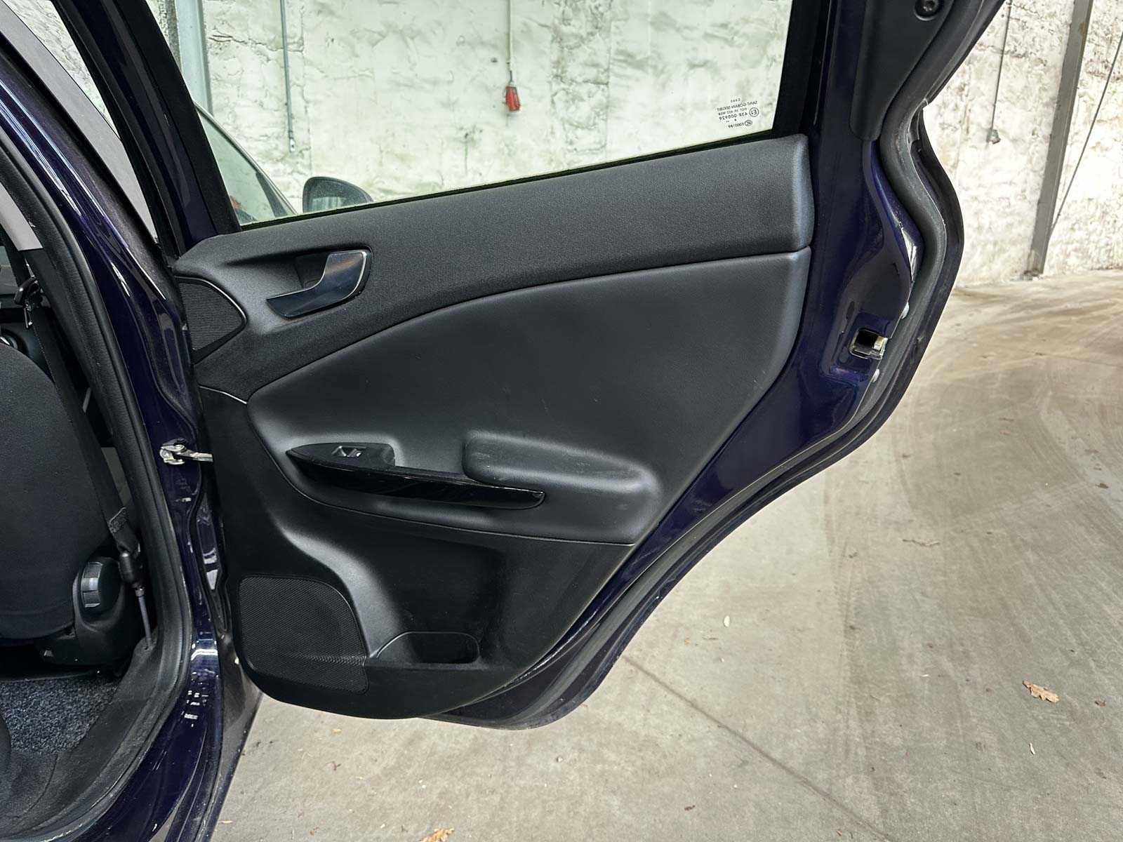 Alfa Romeo Giulietta 1.4 T Distinctive 170pk 2012 (Origineel-NL), 00-XKP-5