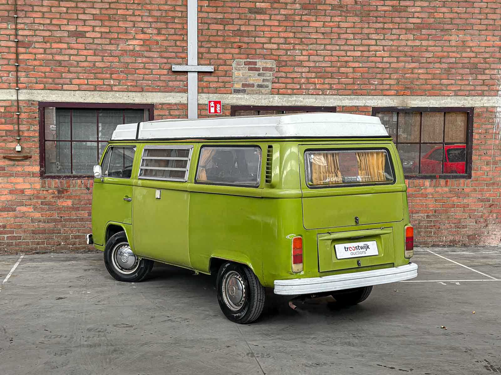 Volkswagen 23 Kampeerauto 1977, 00-SL-64 Camper