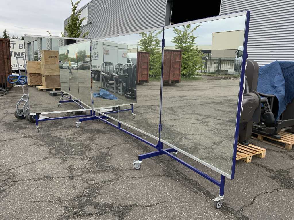 unbekannter Spiegel mit Rädern 4 Meter Kraftstation