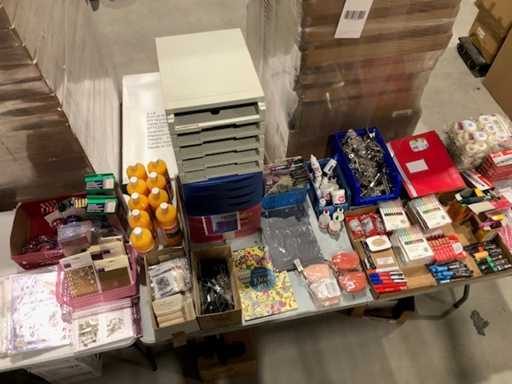 Articoli vari per la vendita al dettaglio e l'ufficio