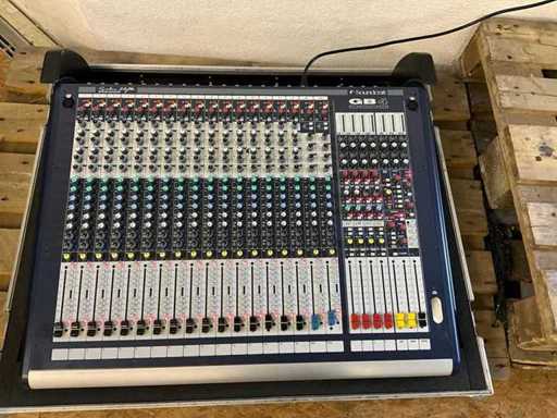 Soundcraft Analog Mixer GB4 in een bijpassende behuizing