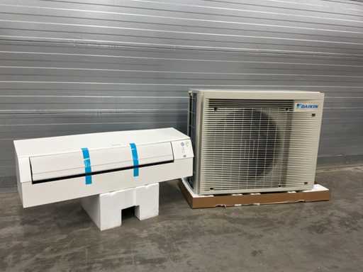 Set de pompe de căldură Daikin Unitatea interioară și exterioară de 5kW
