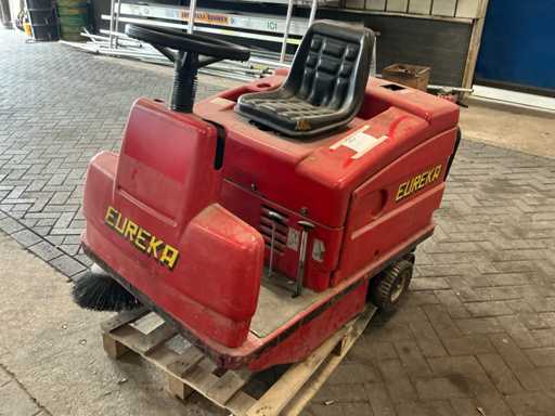 2000 Eureka Zelfrijdende veegmachine