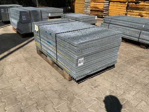 Stalowa podłoga z listwami 1400x780x30mm (16x)